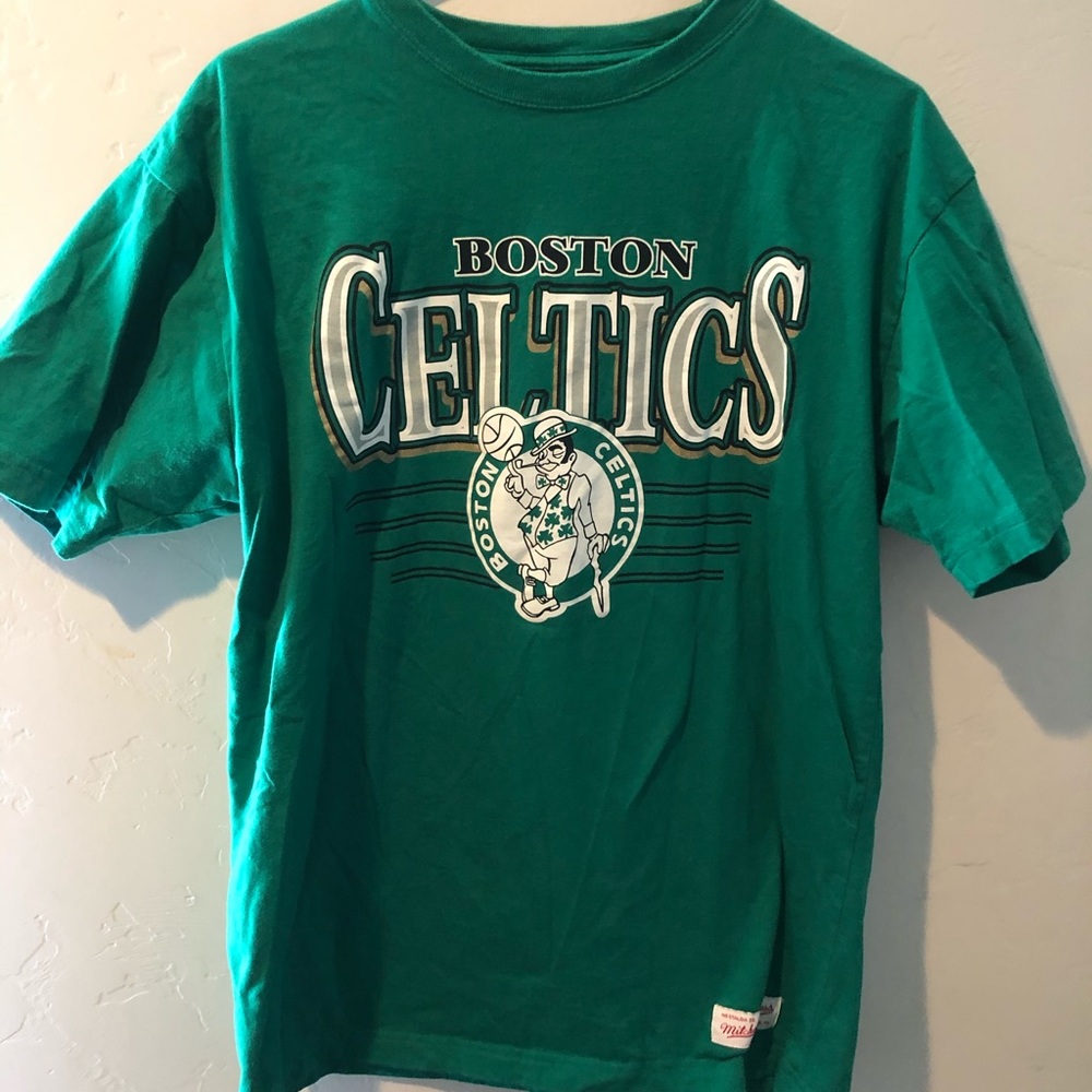 Men’s green/white Boston Celtics t shirt sz L